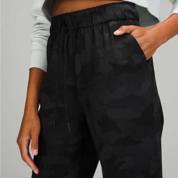 Lululemon High Rise Stretch 7/8 Pant - Picture 3 of 7